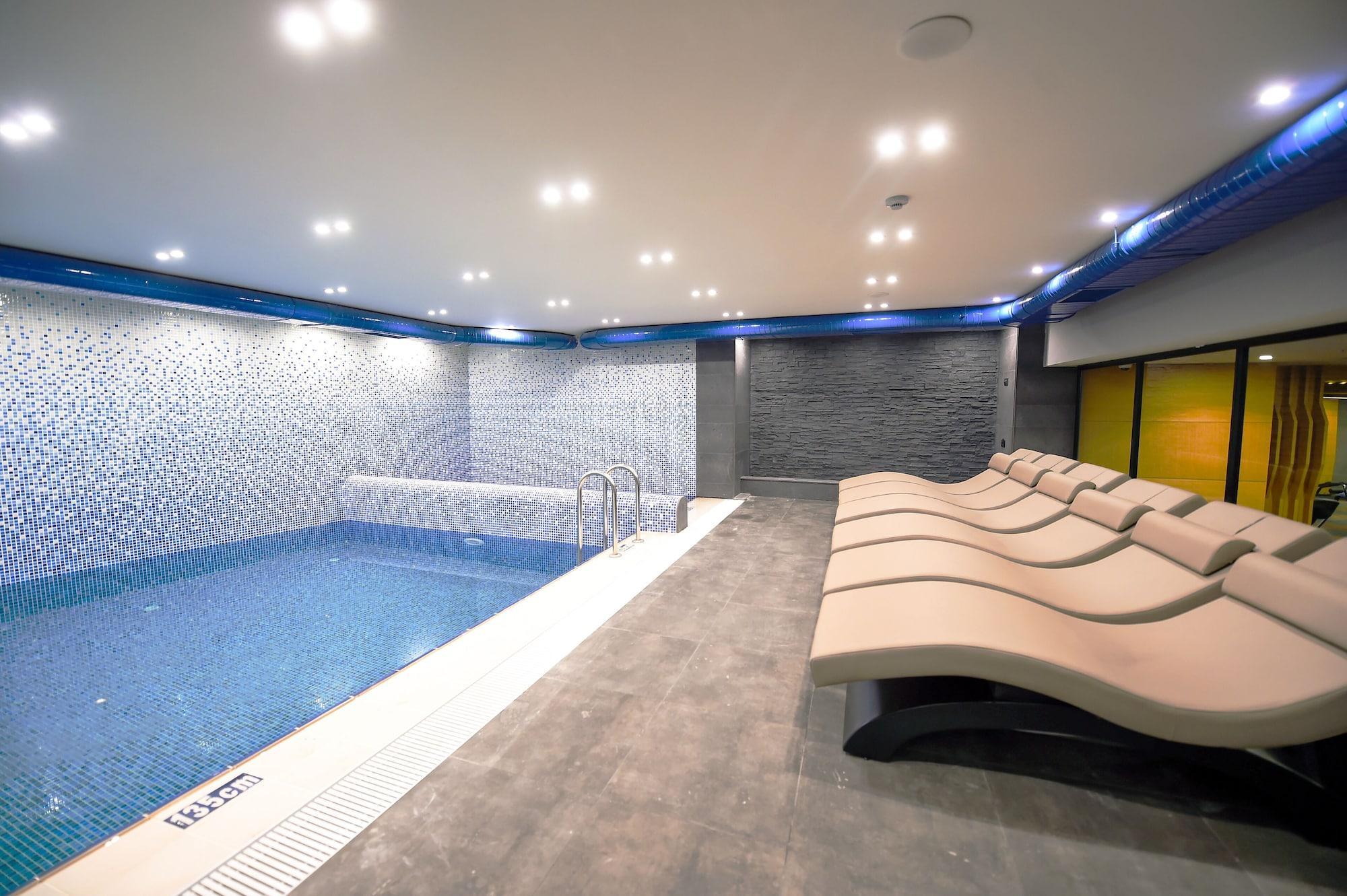 Cher Hotel & Spa Taksim Estambul Exterior foto The spa at the hotel